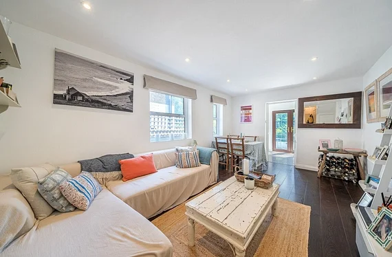 Flat Strathblaine Road in Greater London