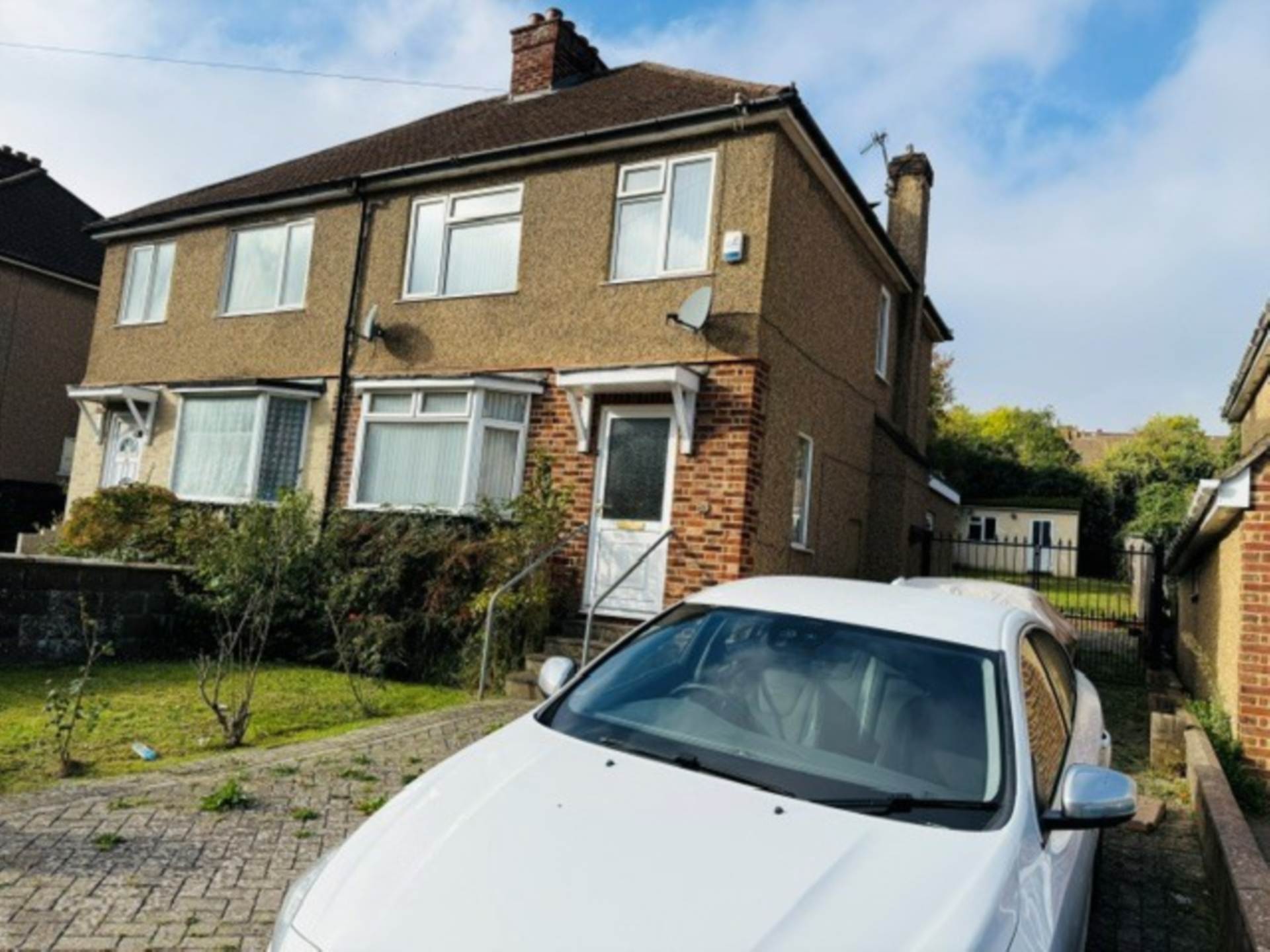 House Chairborough Road in High Wycombe