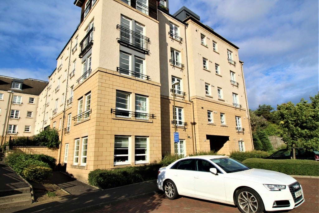 Flat Powderhall Rigg in City of Edinburgh