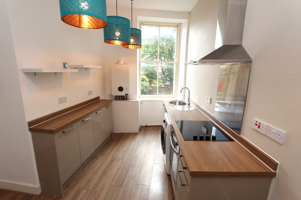 Flat Willowbrae Road in City of Edinburgh