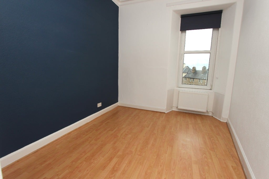 Flat Willowbrae Road in City of Edinburgh