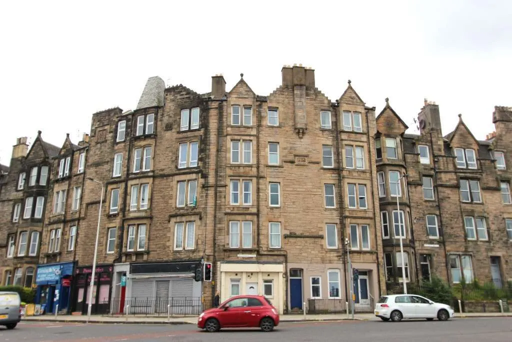 Flat Willowbrae Road in City of Edinburgh