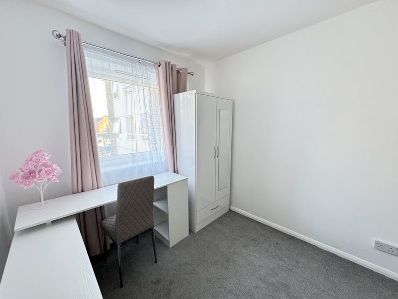 Room Post Mill Close in Ipswich