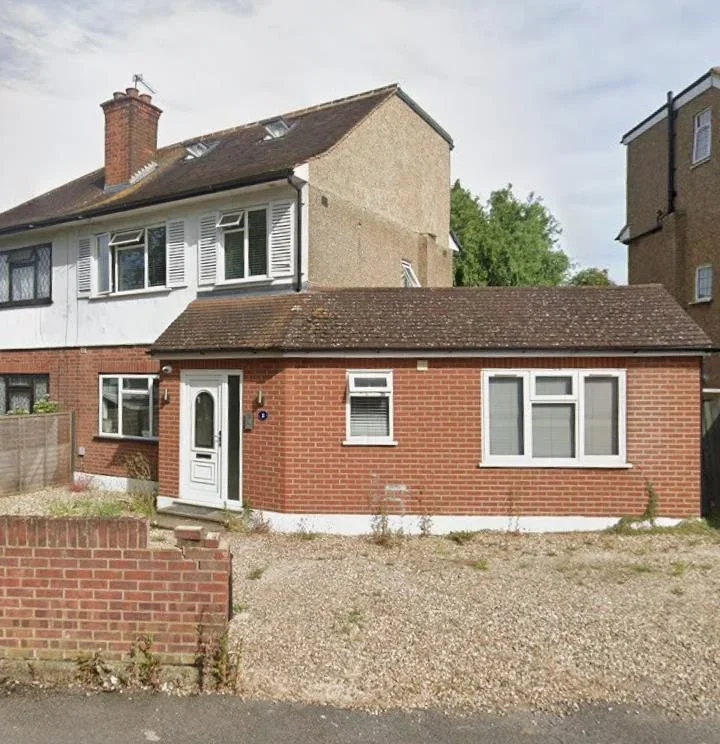 Flat Hurstfield Crescent in Greater London
