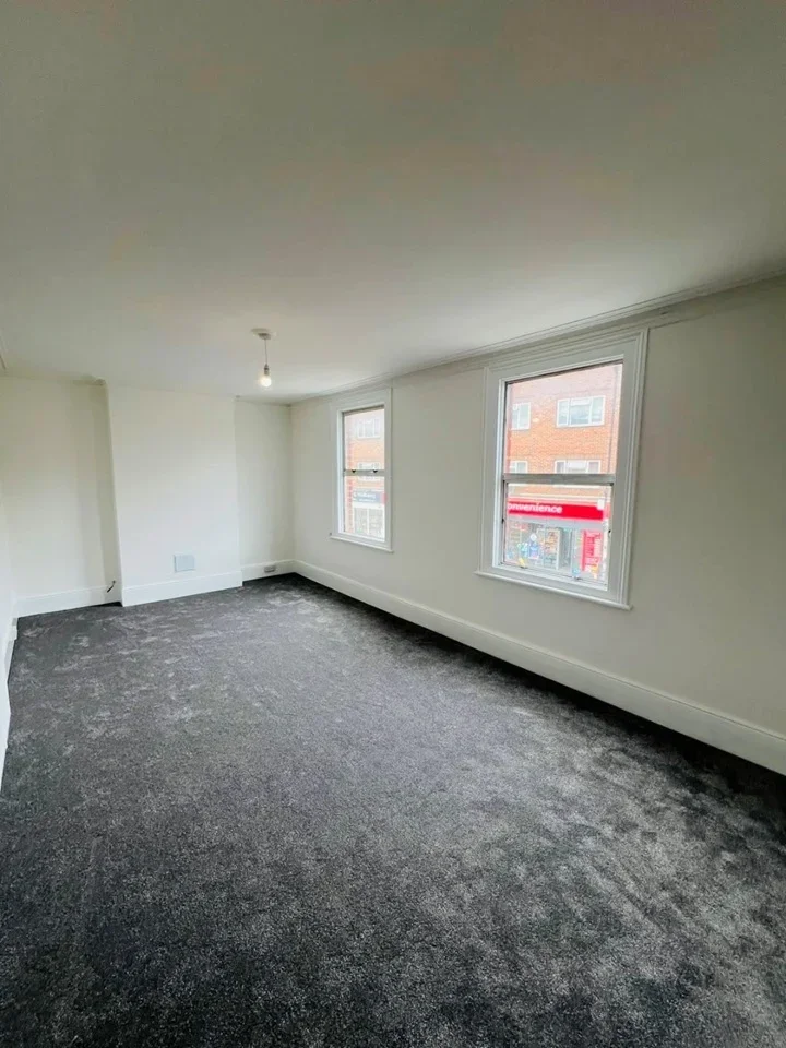Flat Weir Road in Greater London
