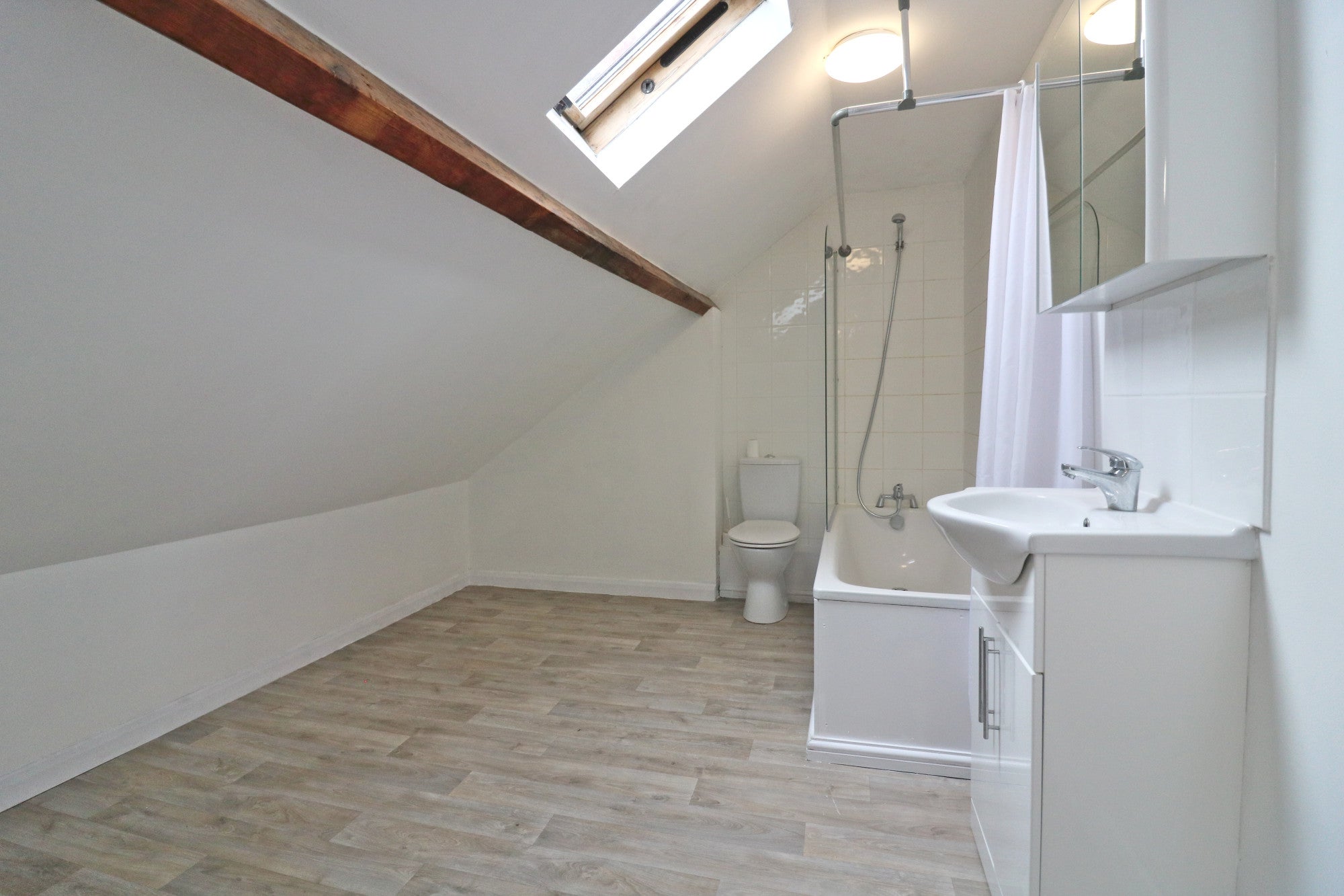 Room Baillies Walk in Greater London