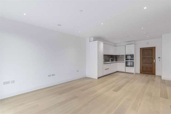 Flat Broom Road in Greater London