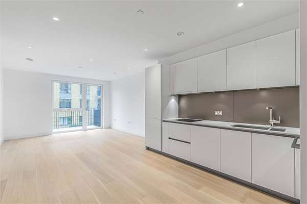 Flat Broom Road in Greater London