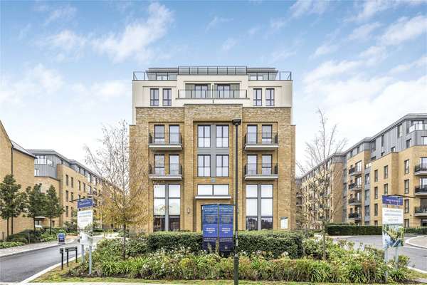 Flat Broom Road in Greater London