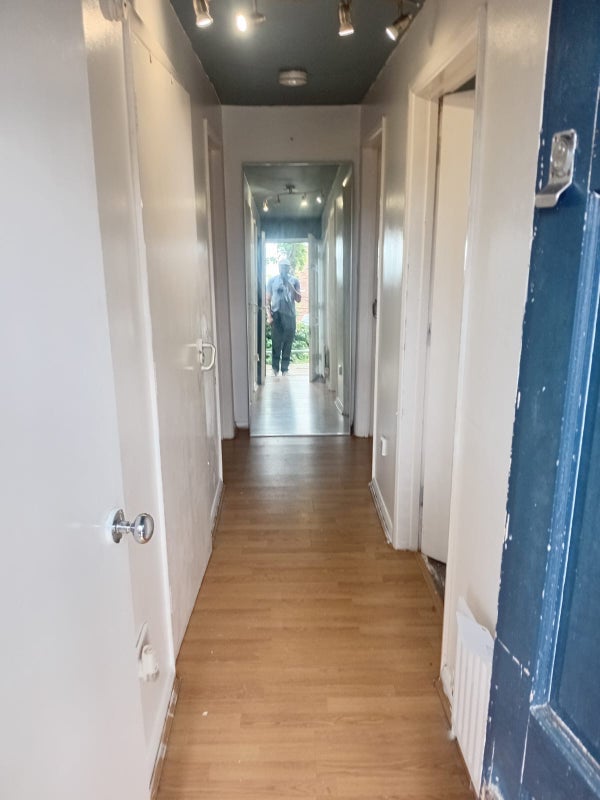 Room Mark Wade Close in Greater London