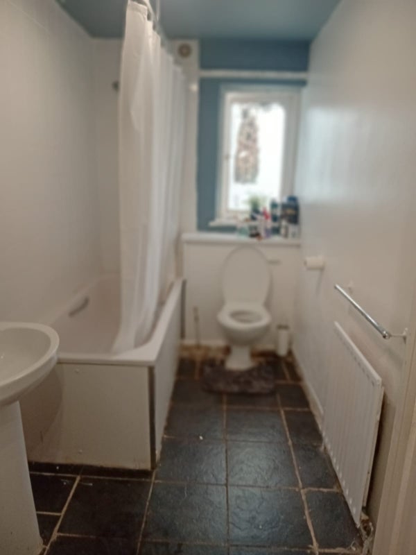 Room Mark Wade Close in Greater London