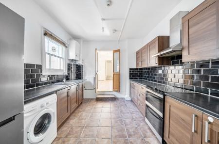 Flat Cecile Park in Greater London