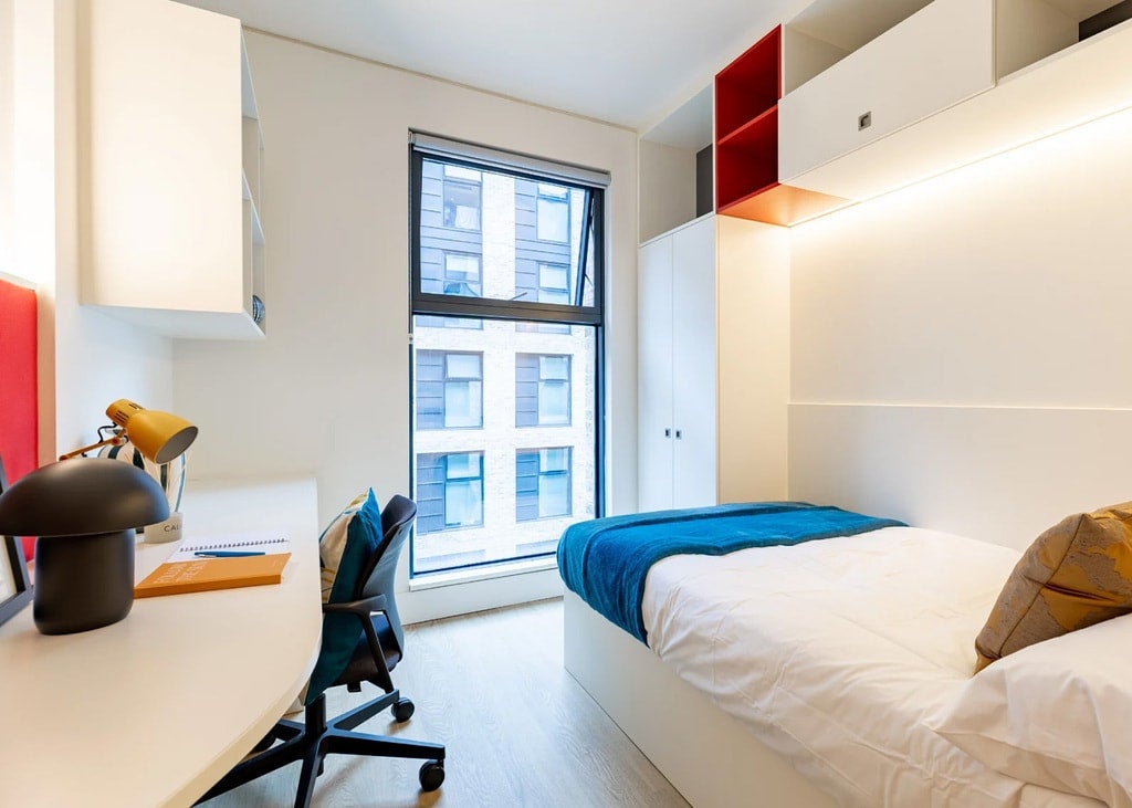 Room Spring Mews in Greater London