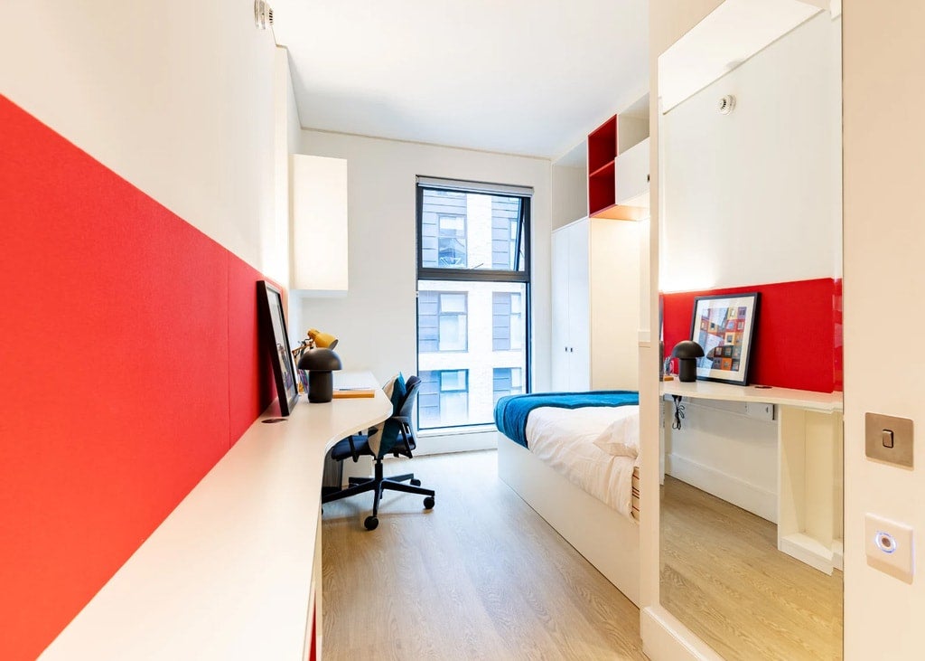 Room Spring Mews in Greater London