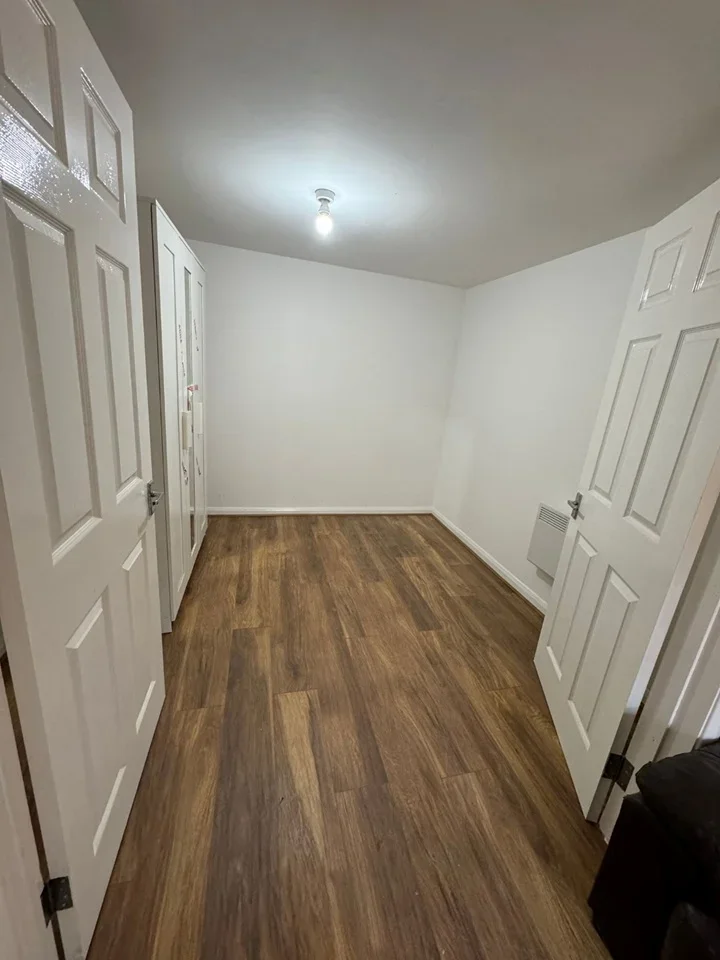 Flat Castleton Road in Greater London