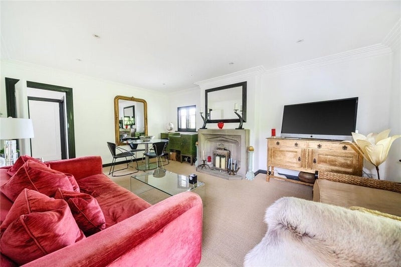 Flat Broomfield Park in Sunningdale