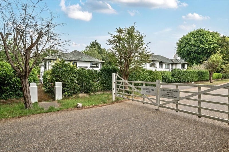 Flat Broomfield Park in Sunningdale
