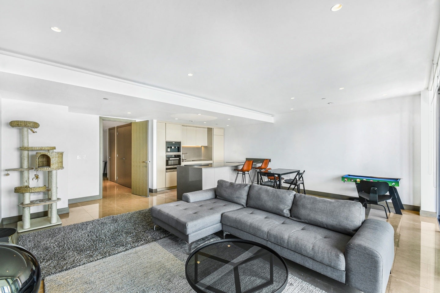 Flat Blackfriars Road in Greater London