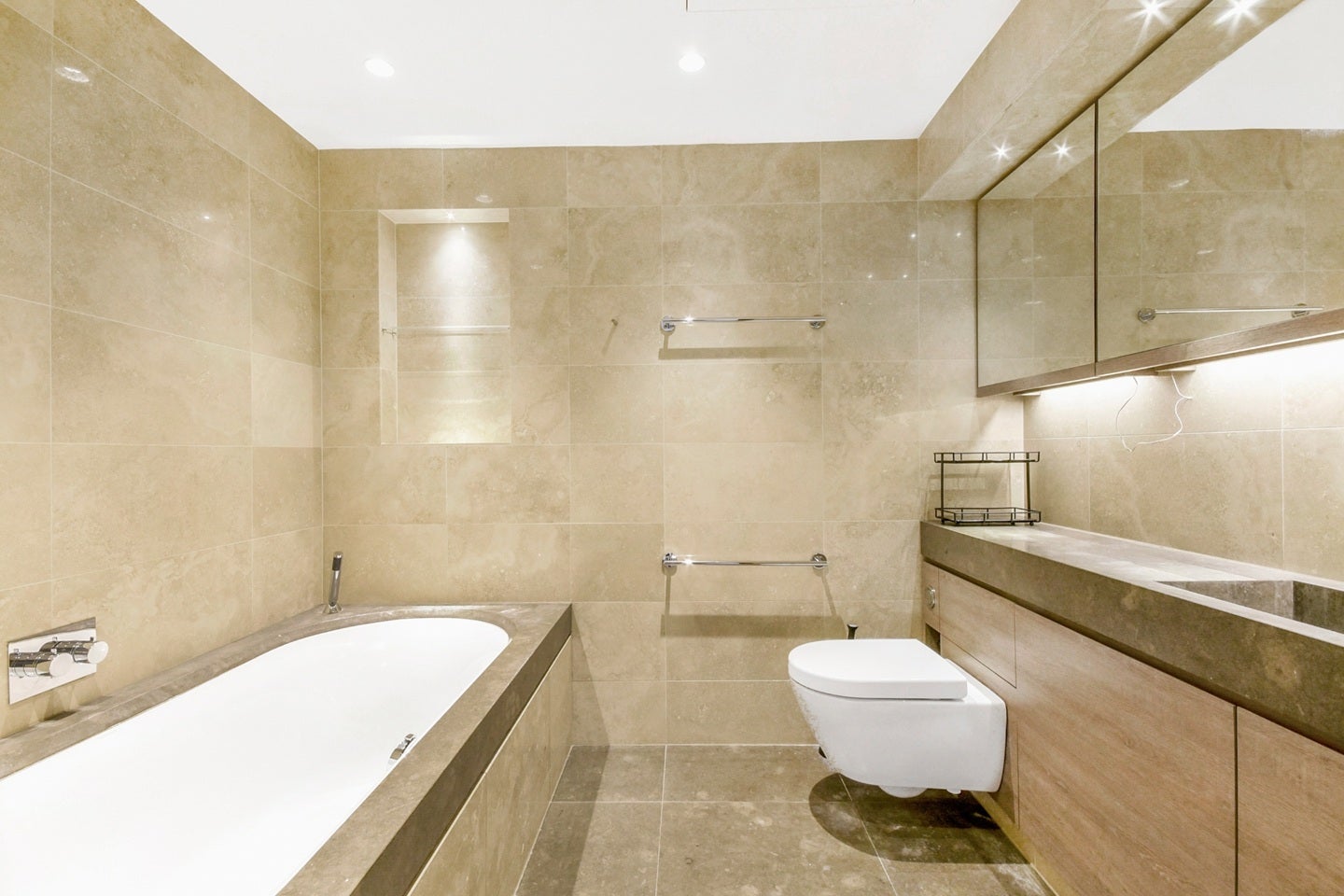 Flat Blackfriars Road in Greater London