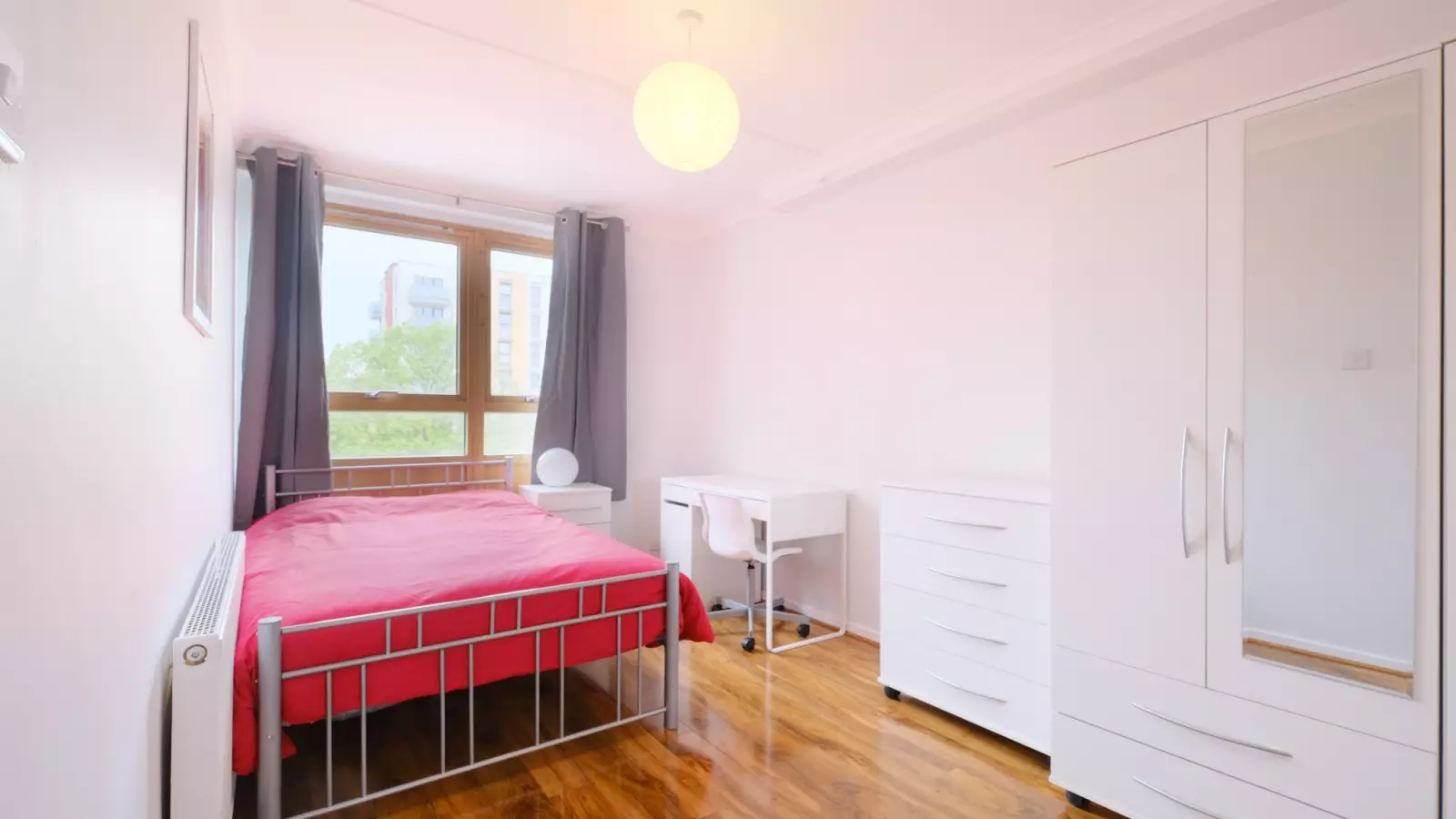 Flat Robsart Street in Greater London