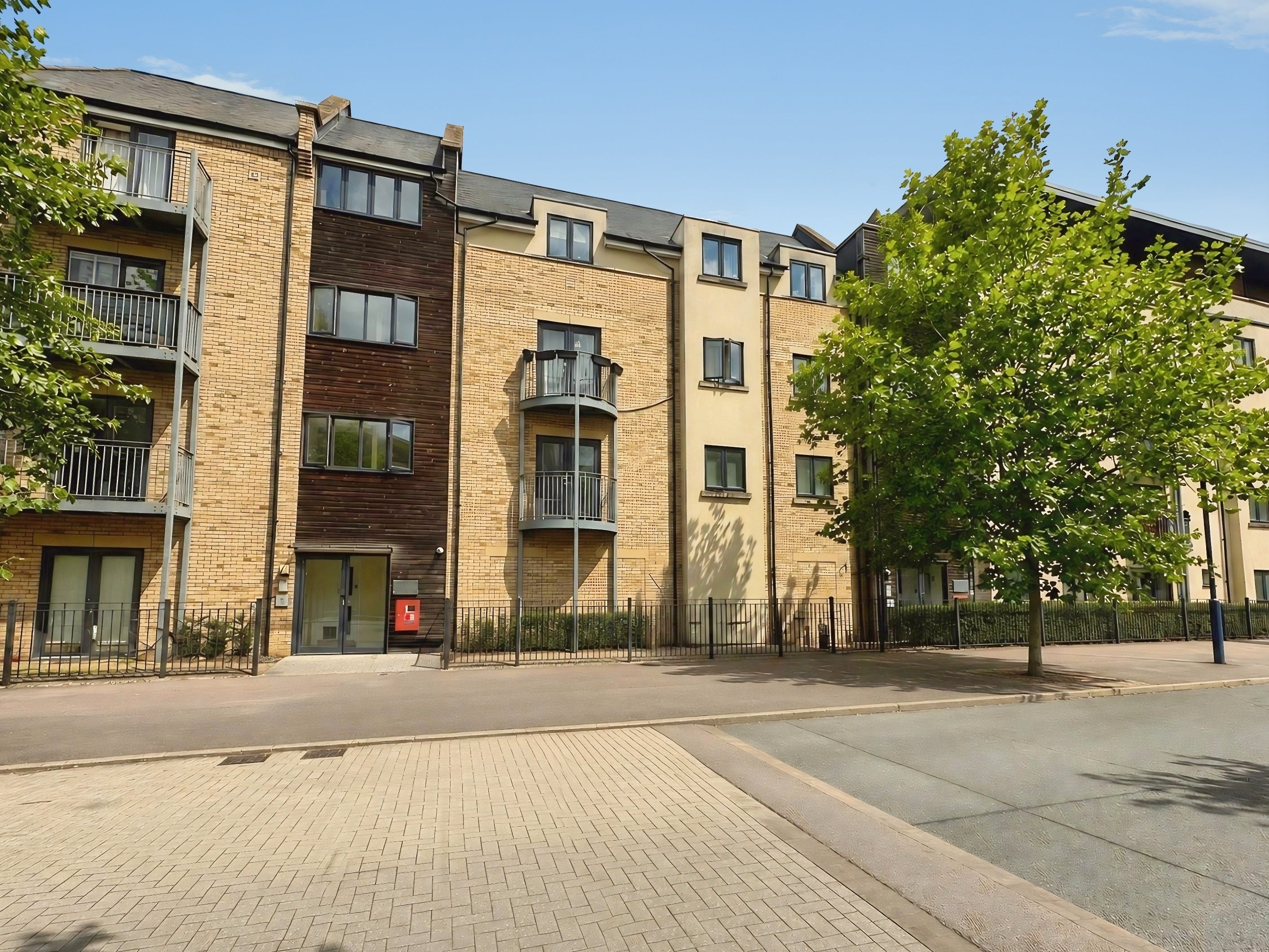 Flat Sweetpea Way in Cambridge