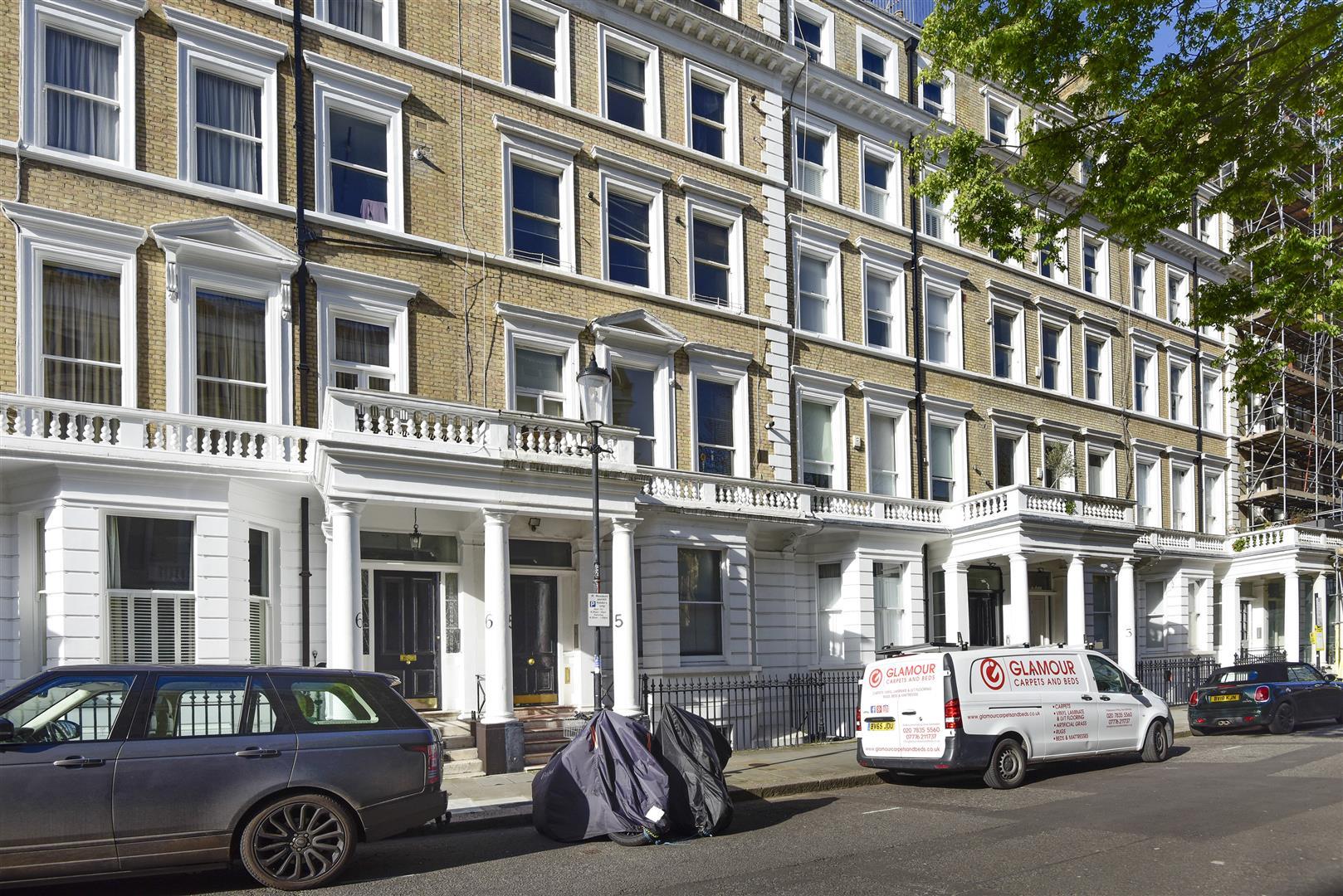 Flat Southwell Gardens in Greater London