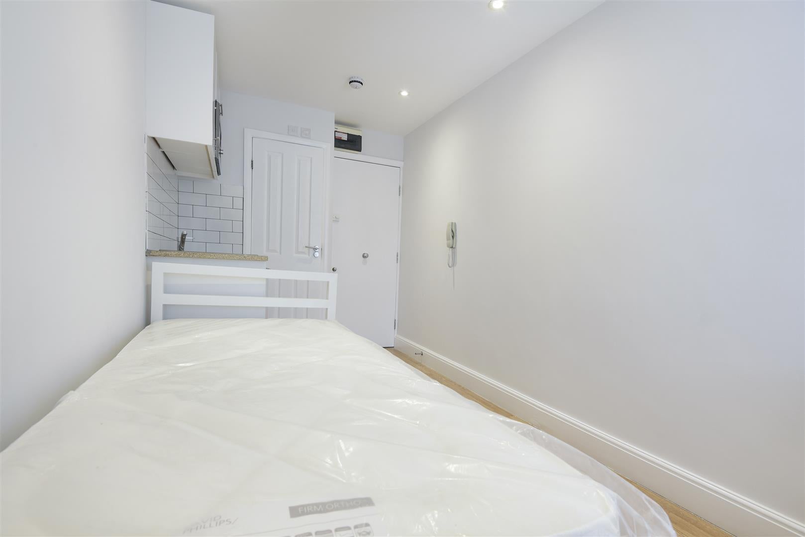 Flat Southwell Gardens in Greater London