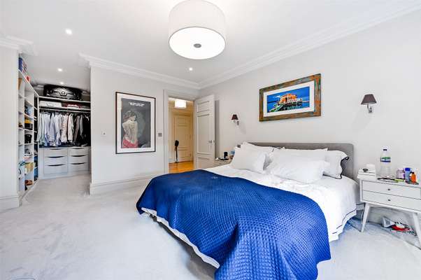 Flat Winkfield Lane in Winkfield Street