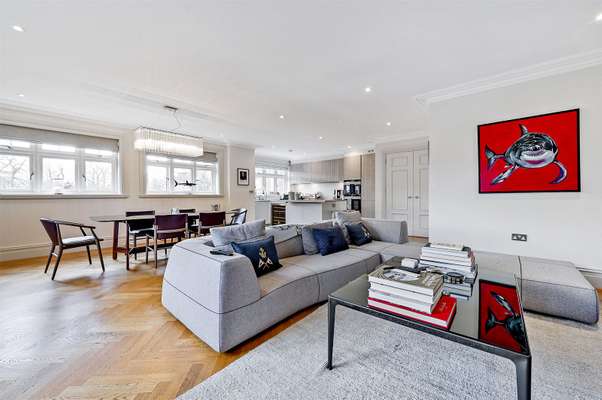 Flat Winkfield Lane in Winkfield Street