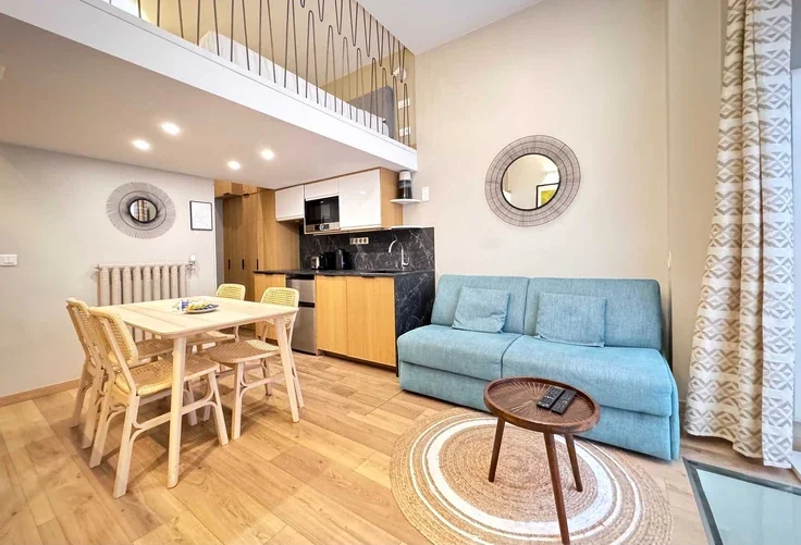 Flat Rue du Général de Castelnau in Paris