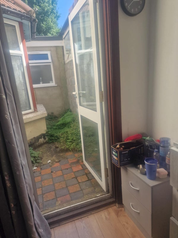 Room Milton Avenue in Greater London