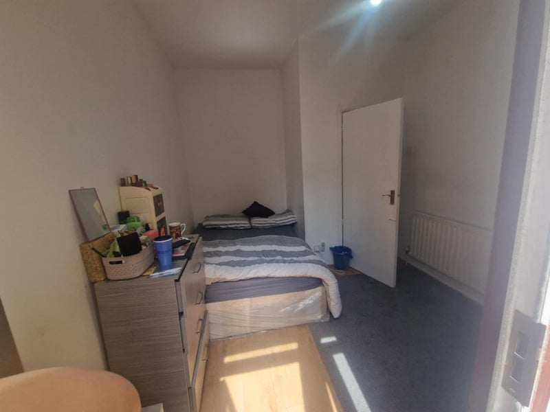 Room Milton Avenue in Greater London