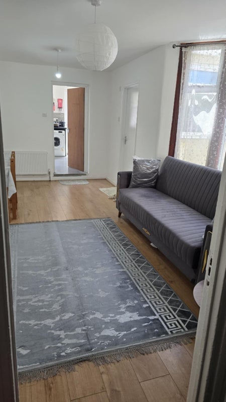 Room Milton Avenue in Greater London