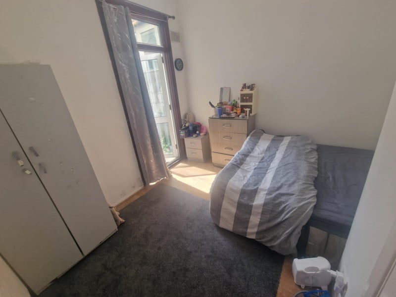 Room Milton Avenue in Greater London