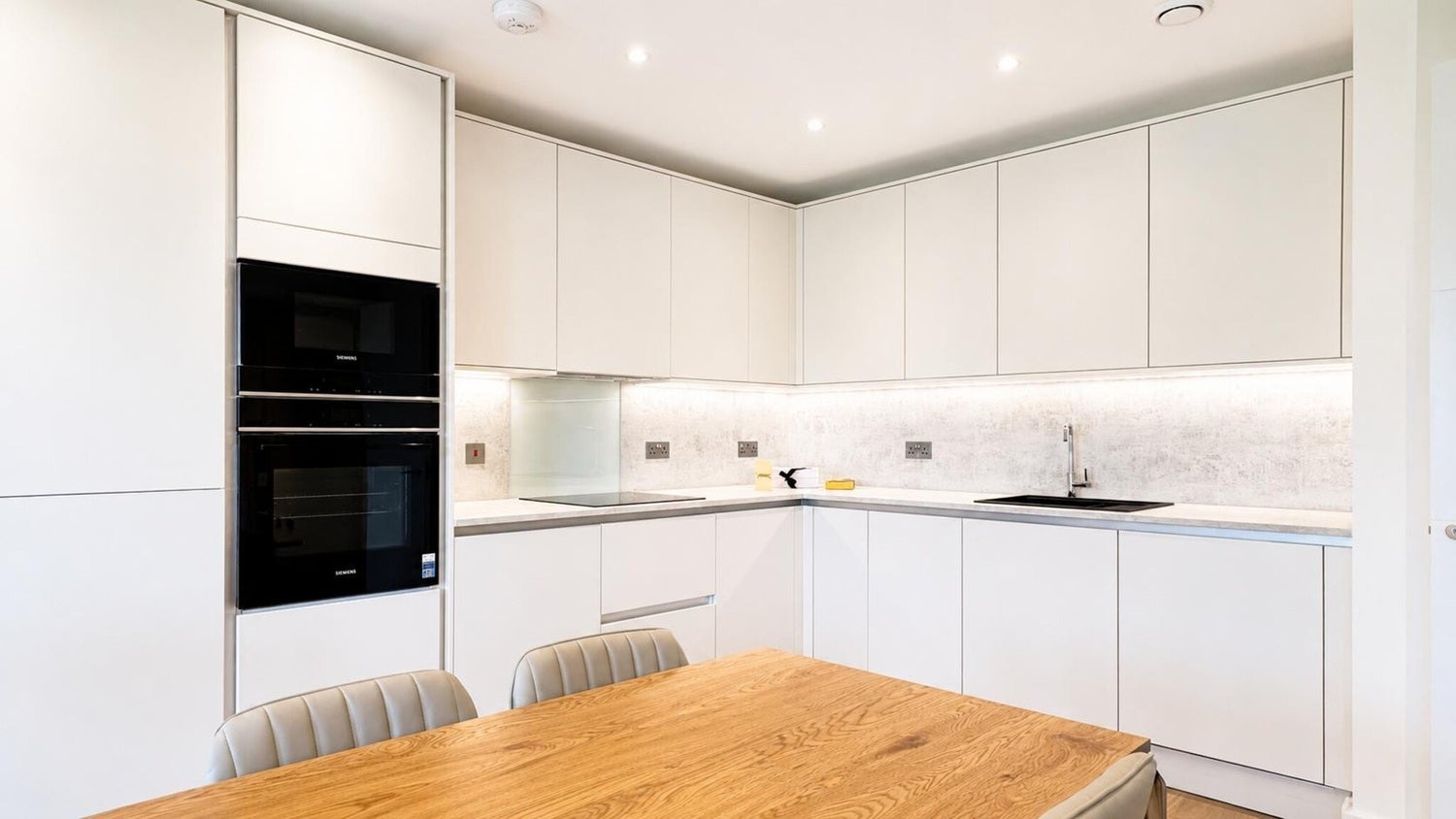 Flat Jura Close in Greater London