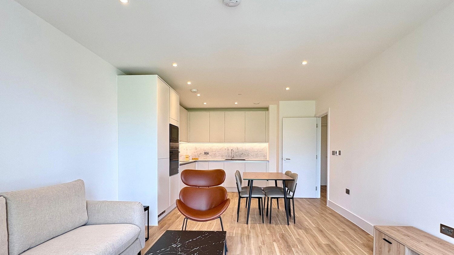 Flat Jura Close in Greater London