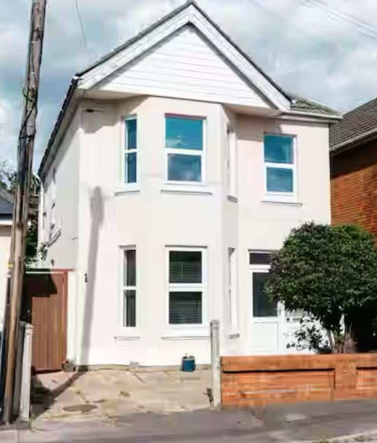 House Holdenhurst Road in Bournemouth