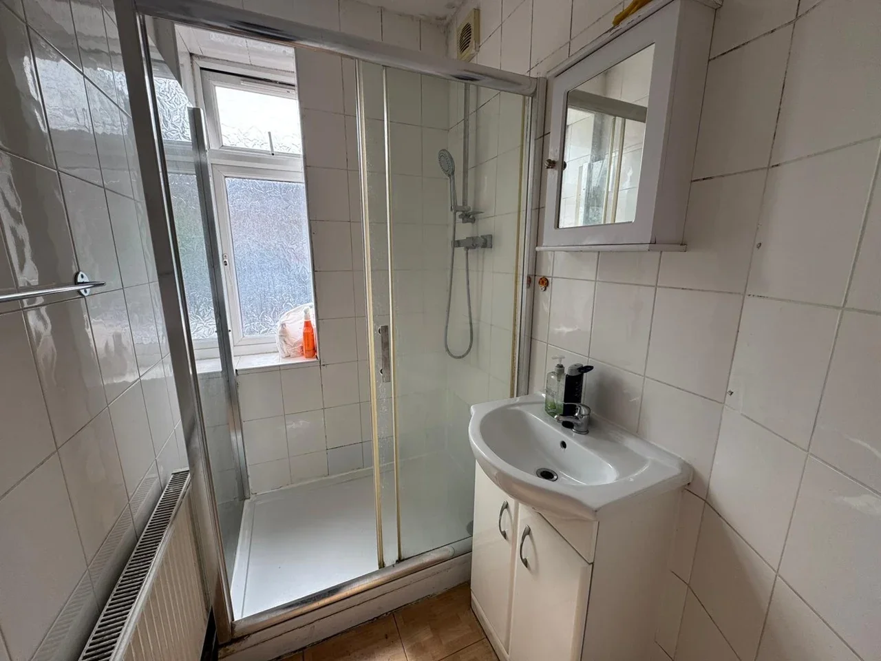 Room Old Oak Common Lane in Greater London