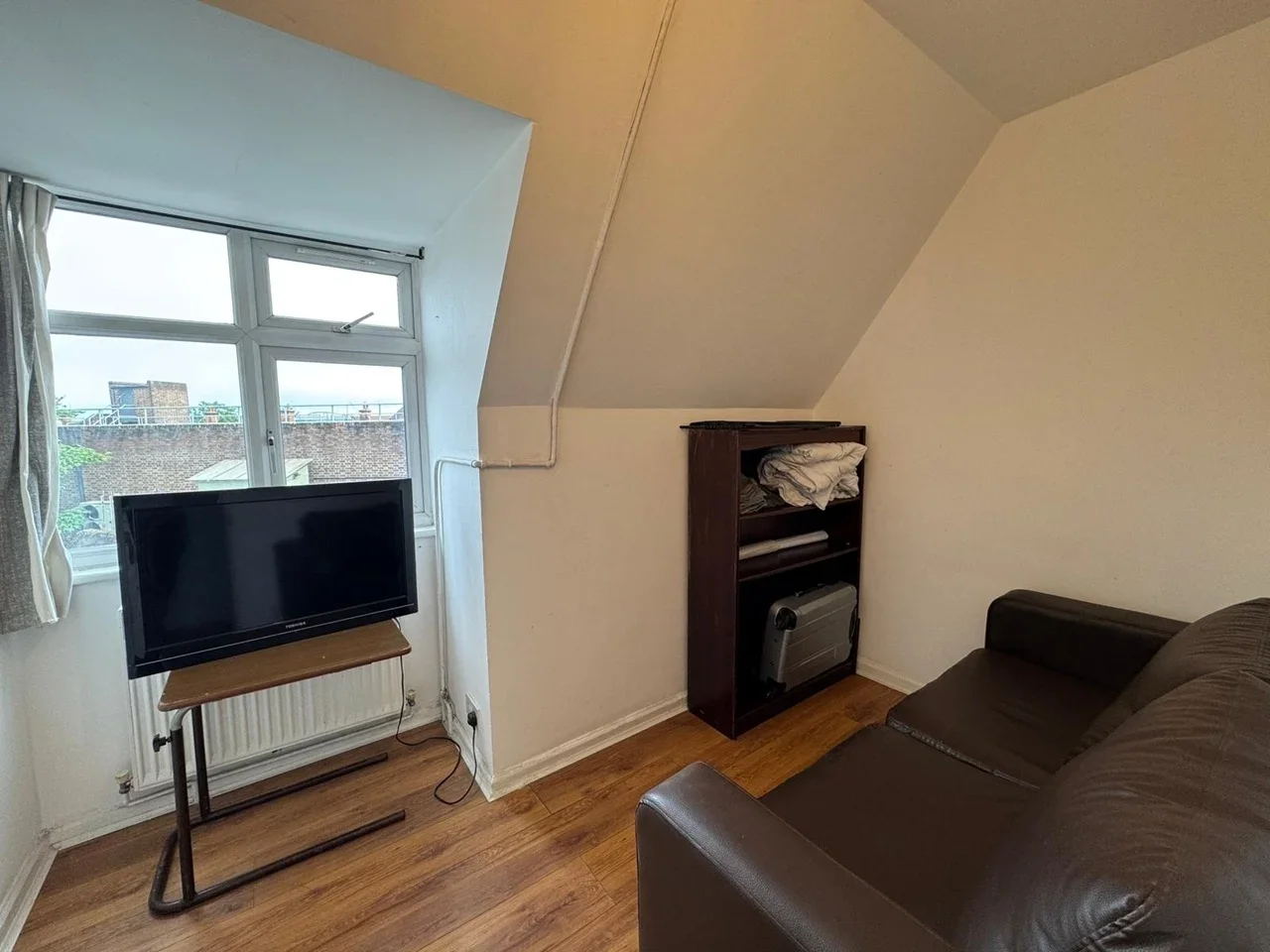 Room Old Oak Common Lane in Greater London