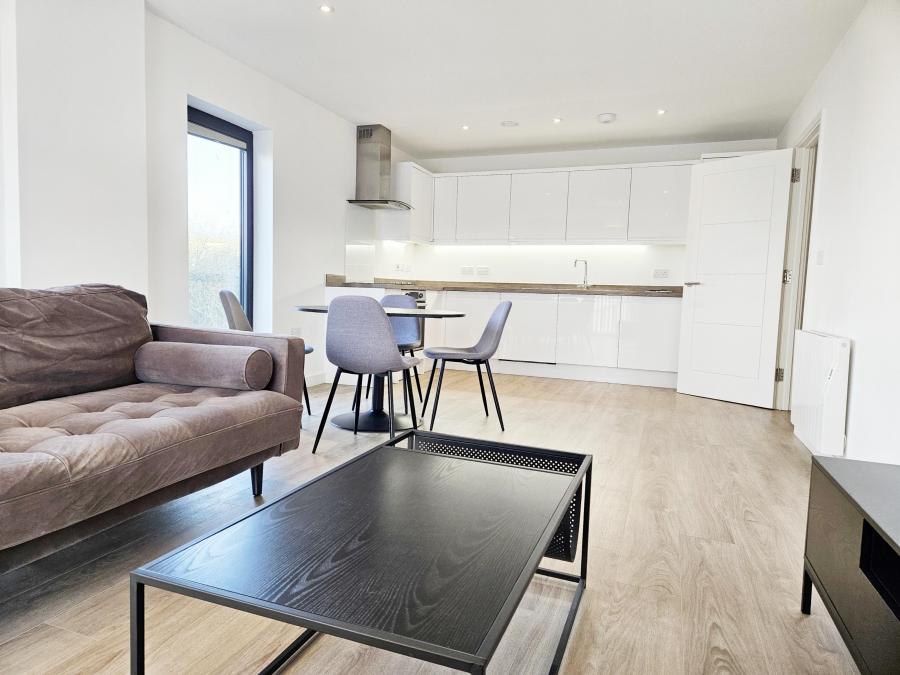 Flat Manorfield in Ashford