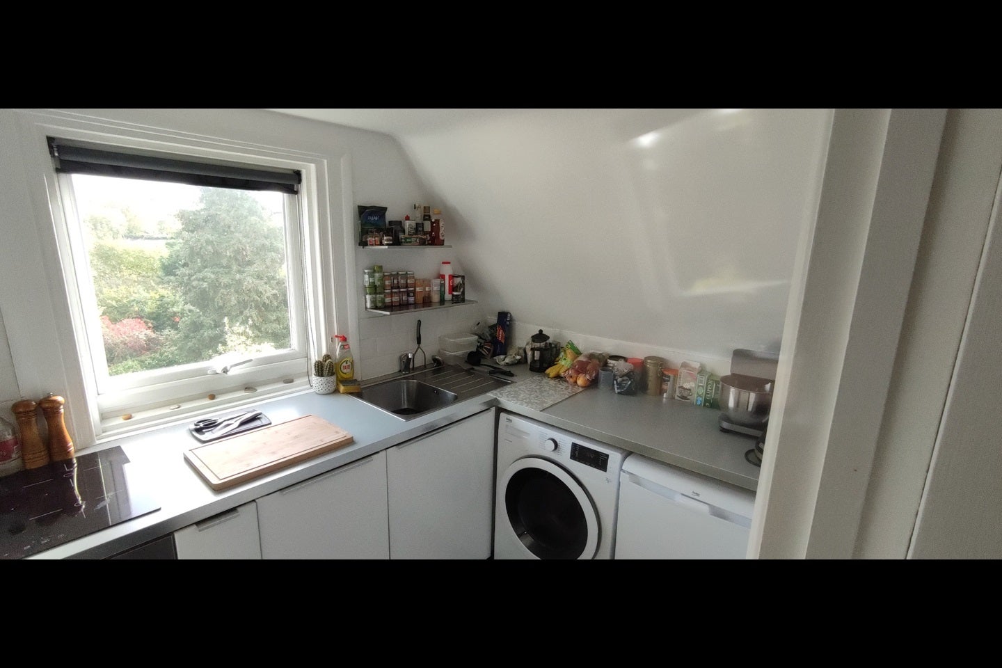 Room London Road in Guildford