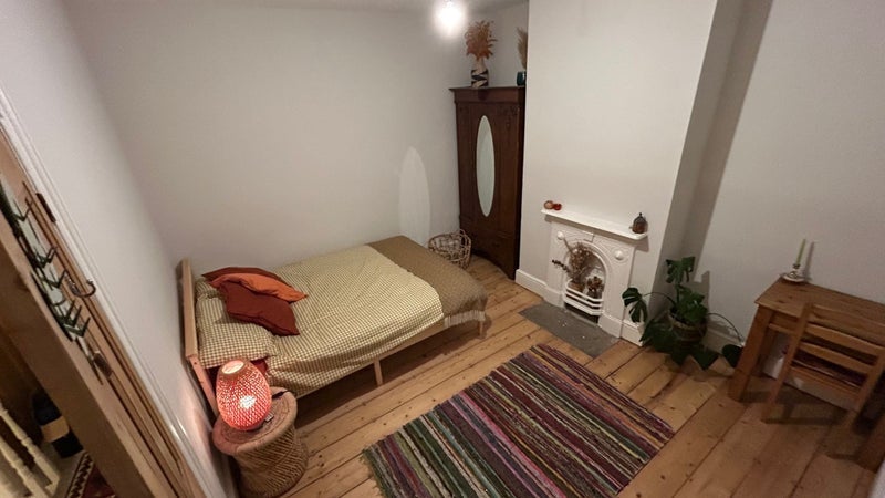 Room Robertson Road in Bristol
