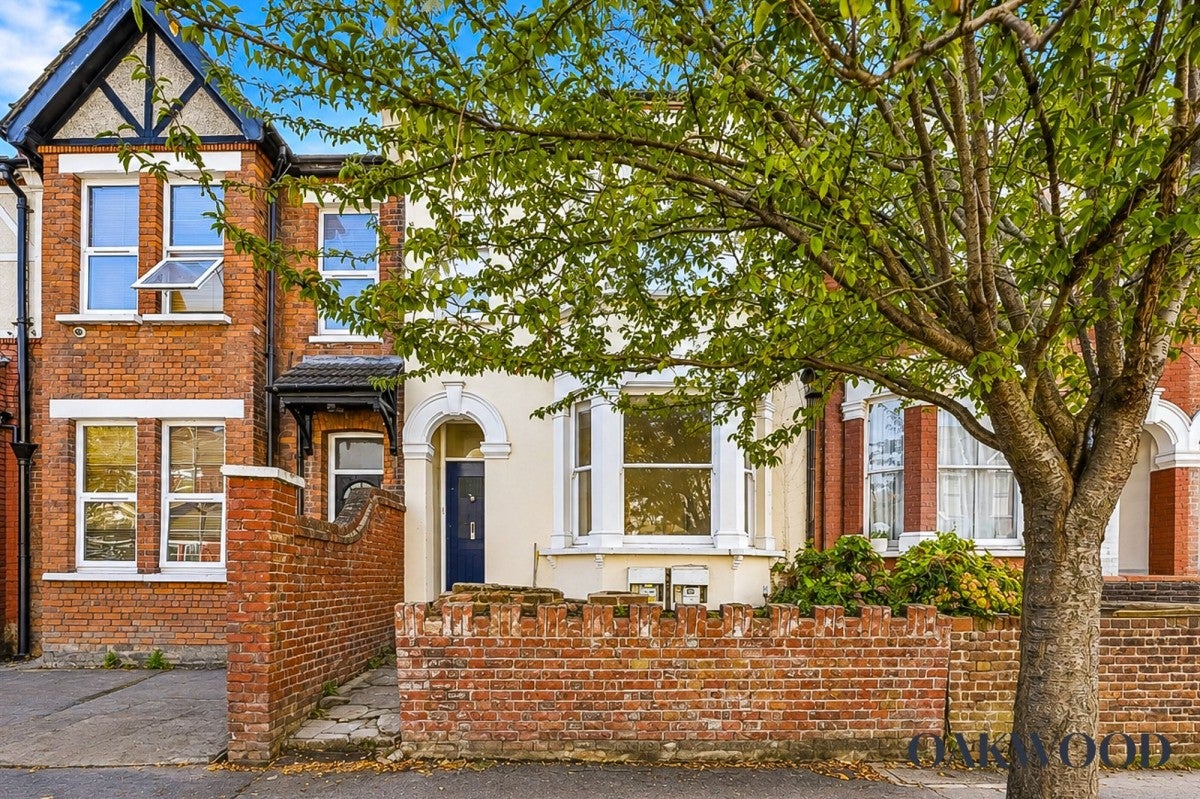 Flat Vartry Road in Greater London