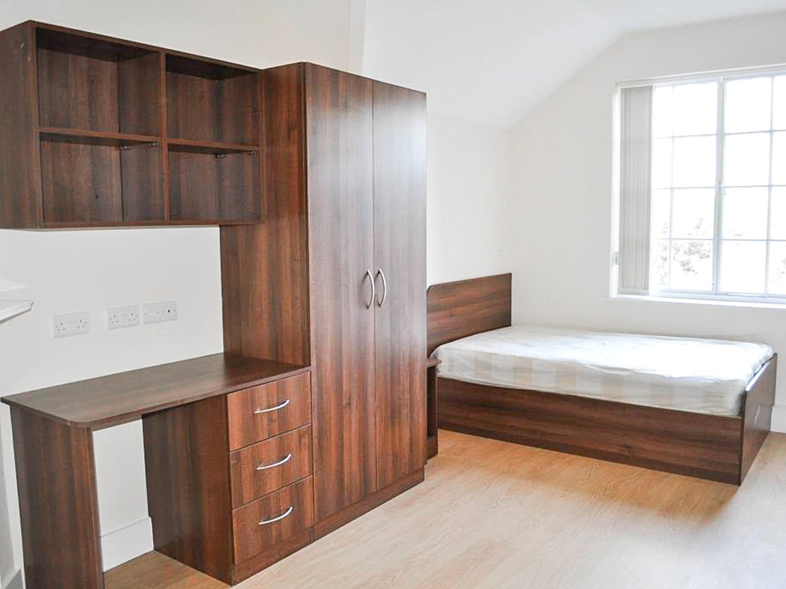 Flat Clarendon Road in Leeds