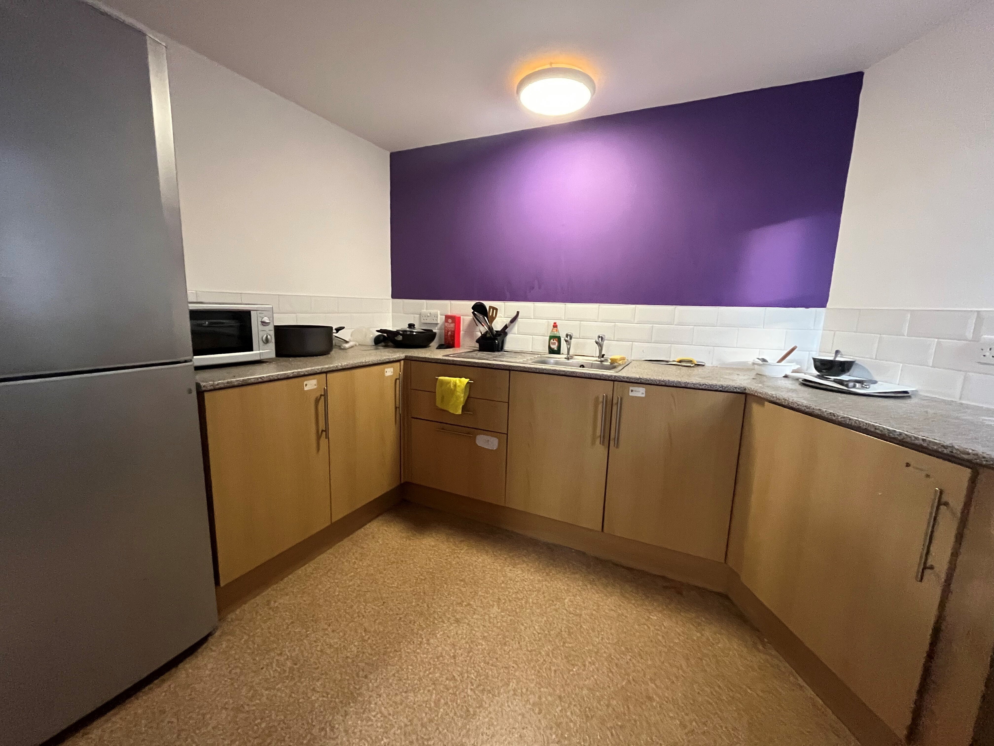 Room Burley Road in Leeds