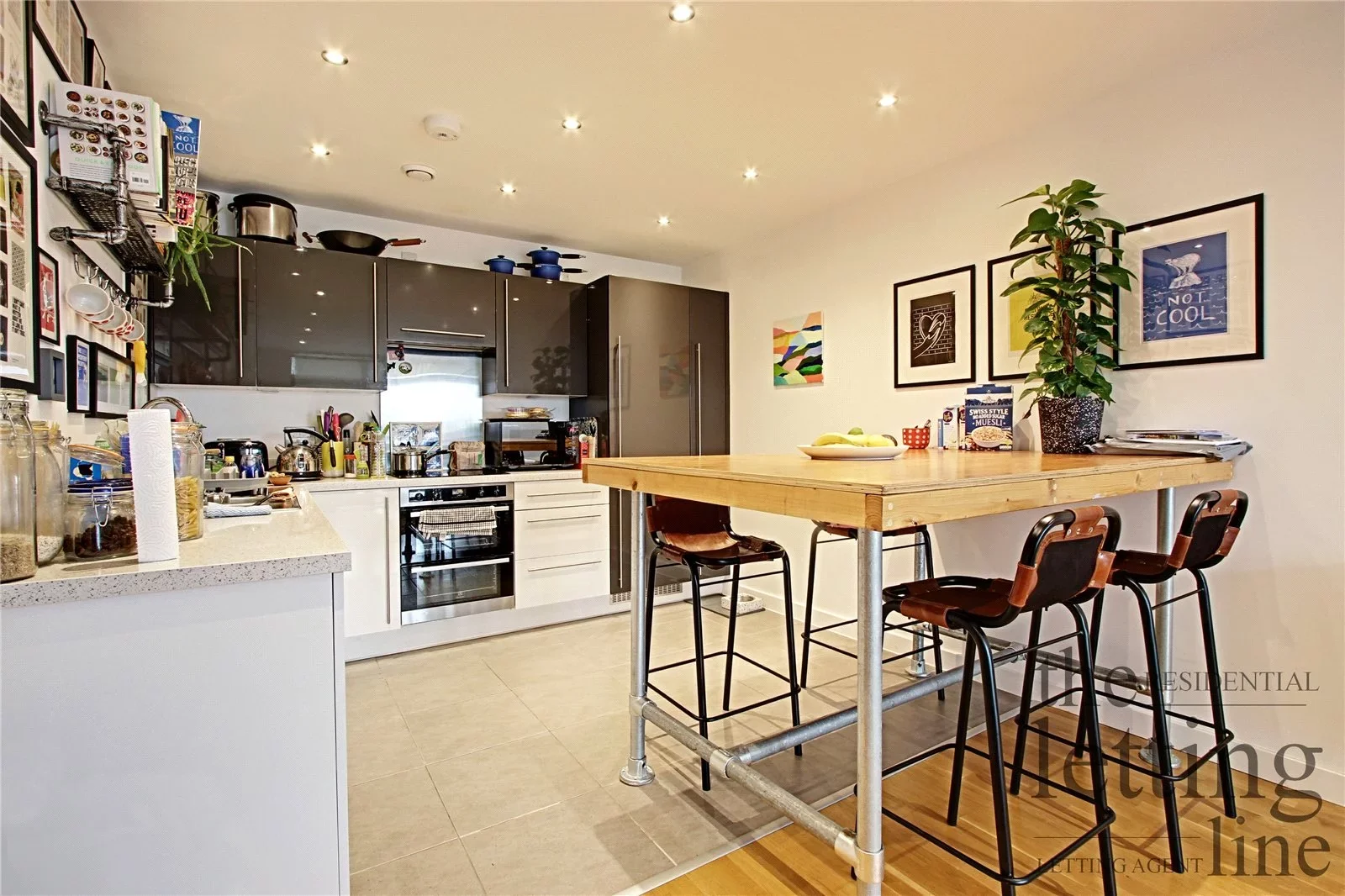 Flat Dunstan Mews in Greater London