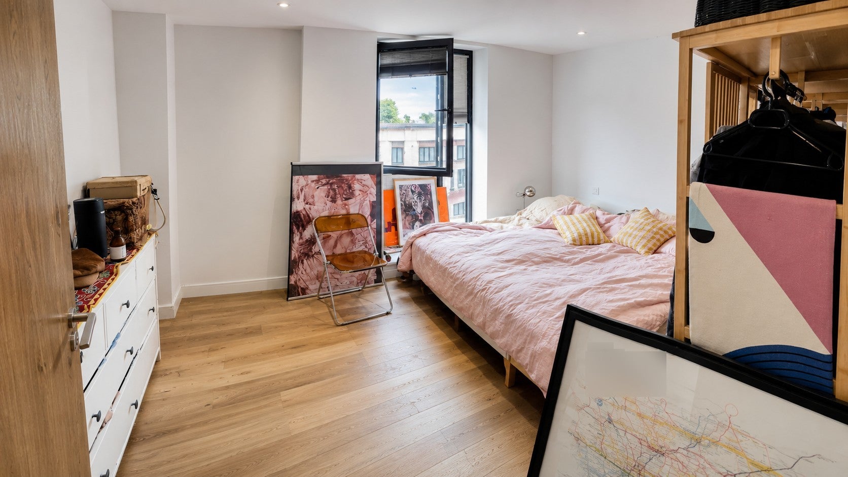Flat Purcell Street in Greater London