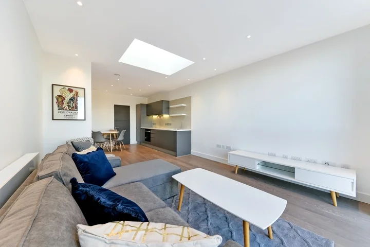 Flat Kilburn Lane in City of Westminster