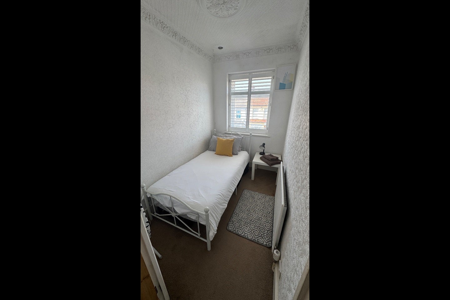Room Grange Park Road in Greater London