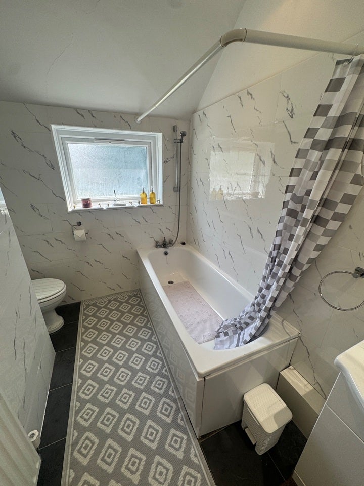 Room Grange Park Road in Greater London